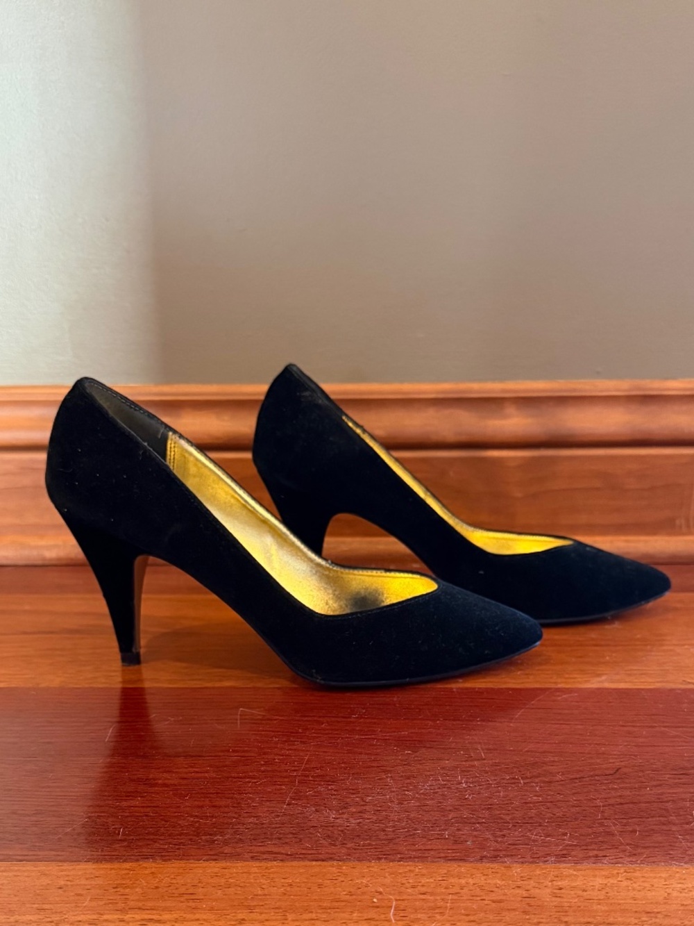 Touch of Nina Black Velvet Heels, Black Tie Party Wedding, Size 7 1/2 Medium